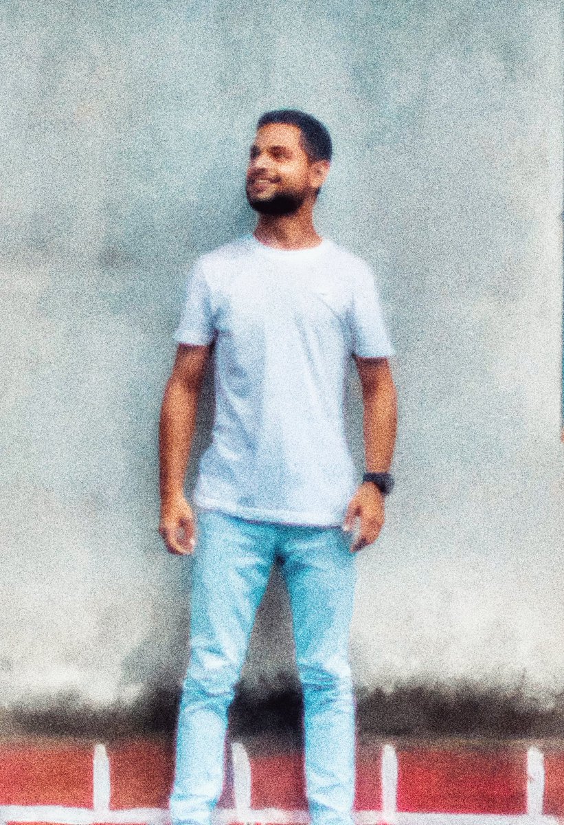 BilalChogle's tweet photo. blurry pic; focused me. https://t.co/TxrqafKgm8