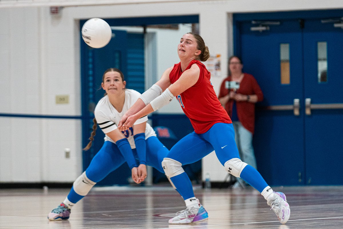 dompostsports's tweet photo. "MHS volleyball sweeps John Marshall, eyes OVAC championship"

Read More: https://t.co/X2p3RNHq3B

Story By: Michael Griffith
Photo Credit: Benjamin Powell

 #MHSvolleyball #JohnMarshall #OVACchampionship #dominionpost #MorgantownHighSchool #sports #highschoolvolleyball https://t.co/AnzMDzHD8L