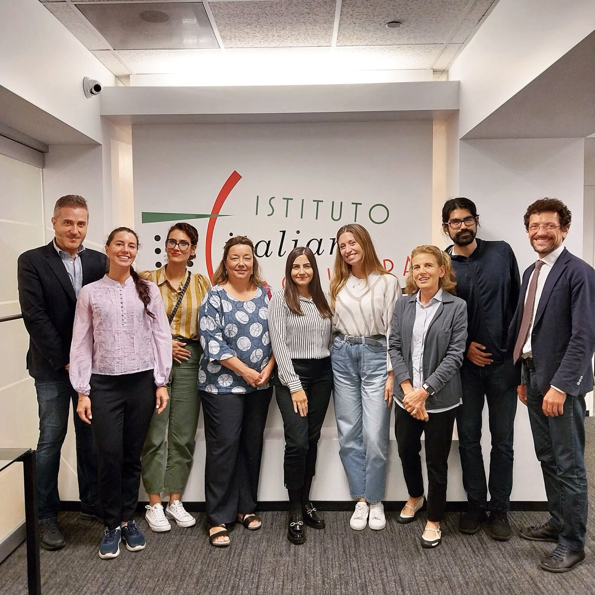 IIC_Chicago's tweet photo. Today we welcomed our first DITALS class. The group is preparing for their DITALS certification to teach Italian to foreign language speakers. Congrats to all!
#teaching #italianlaguage #DITALS
@UniStraSiena https://t.co/4Ikw7WxArS
