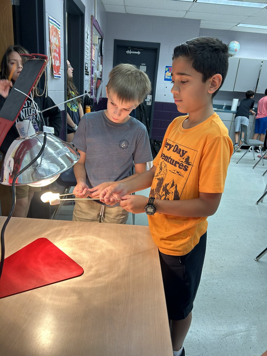 HawksNhawks4's tweet photo. 6th Grade Accelerated Science students testing which type of heat transfer is most efficient for roasting a marshmallow! @RRMSRoyalKnight #WeAreRoyal https://t.co/L9HbjnWk80