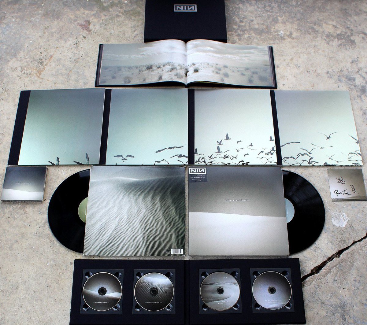 waves_and_static tweet media