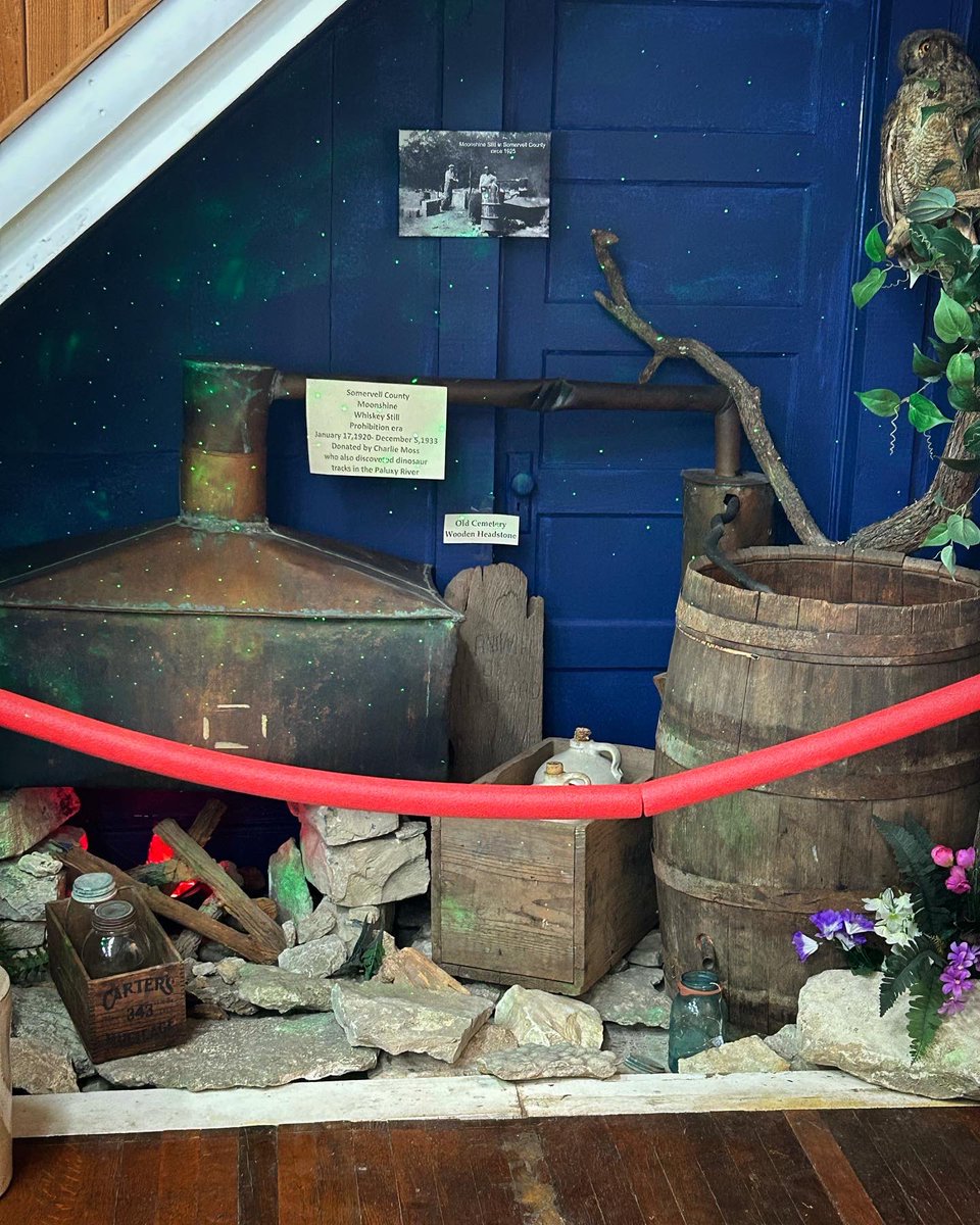 YOLO_TX's tweet photo. Moonshine + BBQ = Good Times 🌚

That’s what you’ll get when you visit Glen Rose, TX 🌹

Enjoy the moonshine, fill up on good BBQ, and explore places like Somervell County Museum 🦣 

@exploreglenrose with us this weekend on YOLO TX🔥 https://t.co/bx0XXyq90N