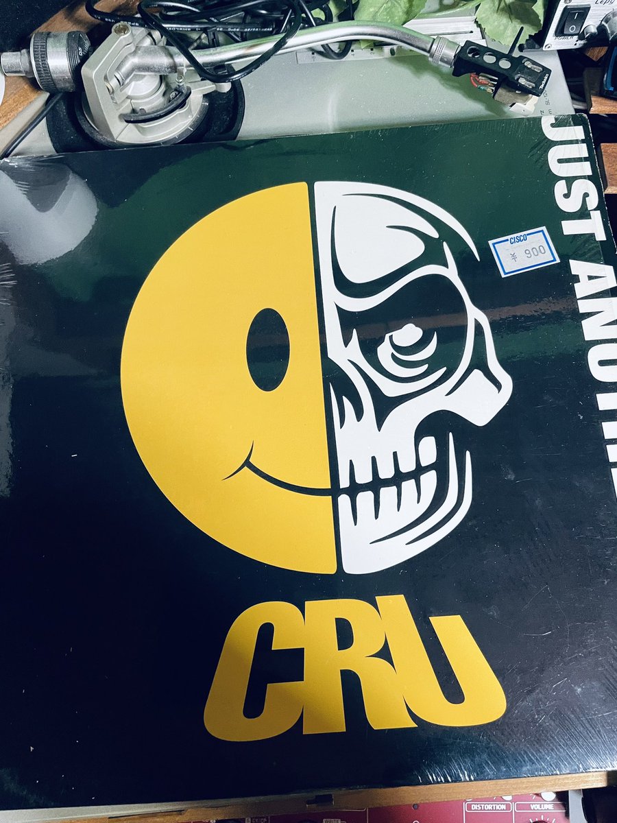 UMO_RECO_DJ's tweet photo. 1997年の新星CRUのJust Another Case。サンプリングネタがわかりやすいつくりになってるんですけど、この時代のレコ屋は雑誌でもネタ特集とかあるもんだから、こぞって原曲のRhythm
The World Is a Placeとか馬鹿高い値段で売ってたんだよね。でも今は便利になってネットで拾える時代😆😆
#1997RAP https://t.co/SknqigXJUd