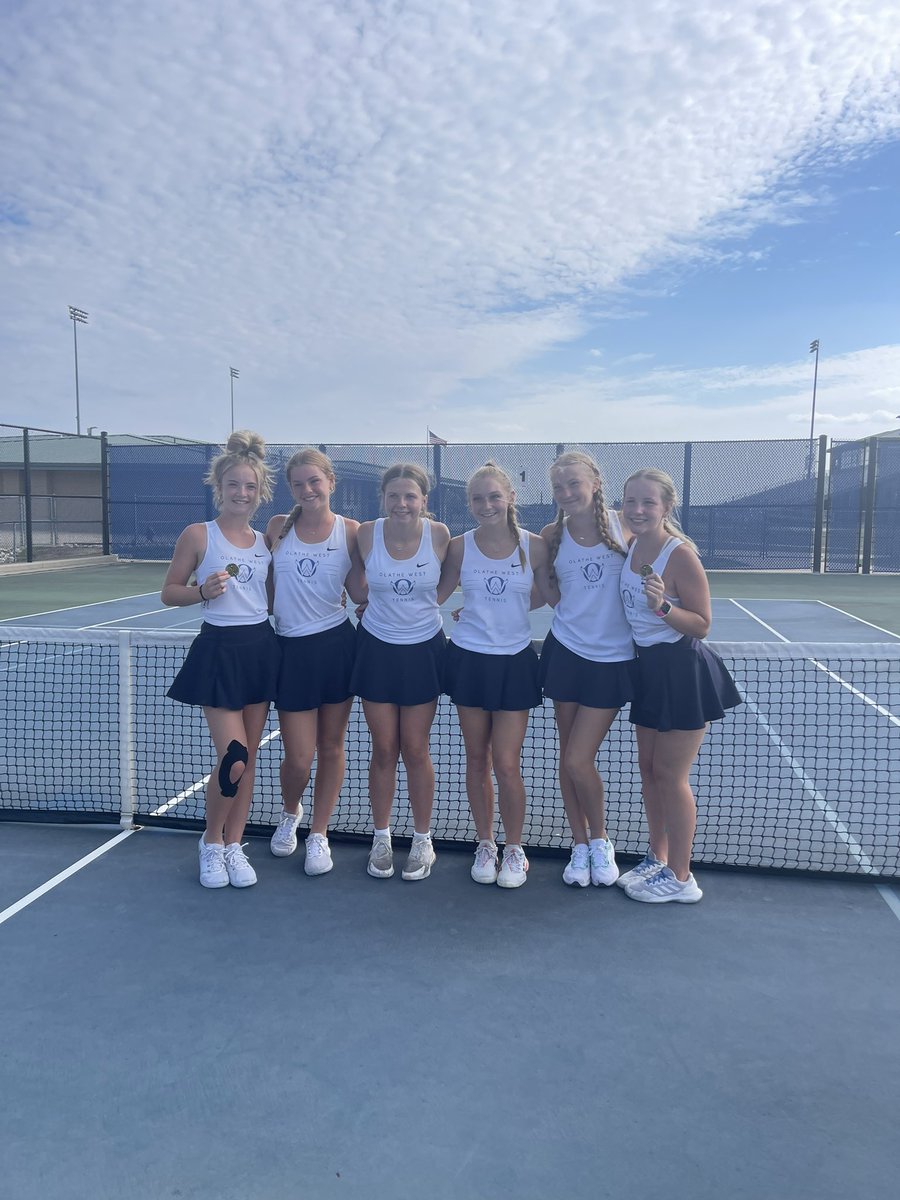 ashleysingharaj's tweet photo. Beautiful day for JV Sunflower League! 🎾 Addi placed 2nd in #1 Singles, Averee &amp; Reia places 5th in #1 Doubles! @OWestTennis @ADButlerOW https://t.co/h64kwi4Mpn
