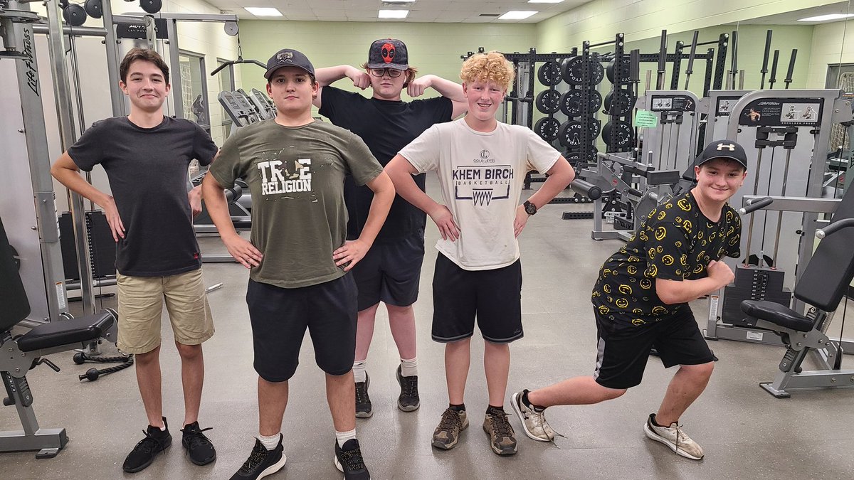 First day for the Strength and Conditioning Club <a href="/AbjJordan/">Archbishop Jordan</a> #ironscots #gettinghuge
