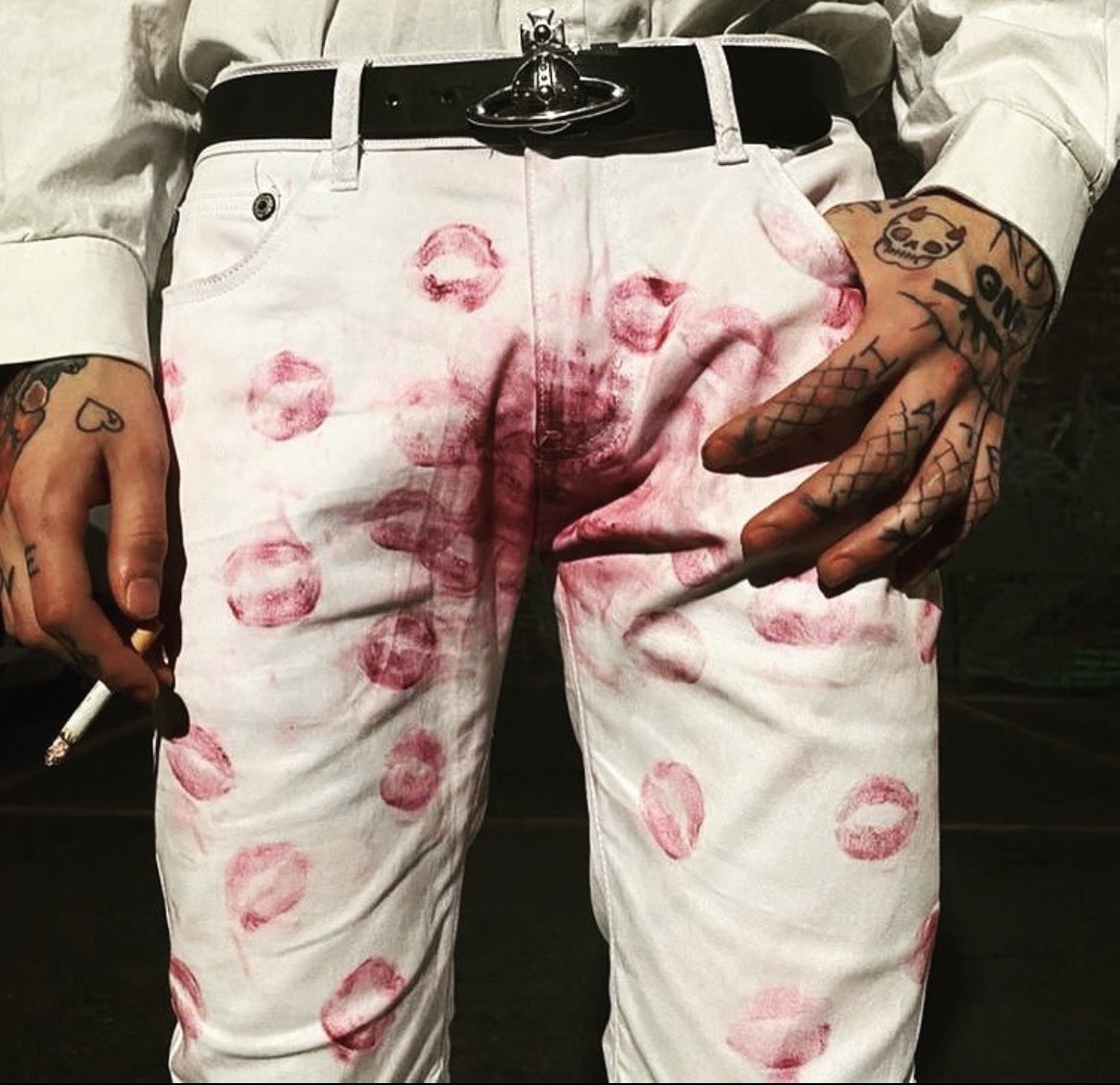lovesymbol77's tweet photo. Should I recreate these pants with Beeth? 💜 https://t.co/SFwEyKNNyl