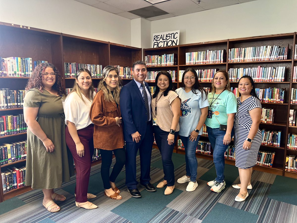 JacobNunez27's tweet photo. 1st fall coffee @MolinaHigh with the principal was a success. @molinaptsa &amp; @BrendaBarrera04 are invaluable! @TeamDallasISD @DallasISDSupt @MRamirezDISD @SHussainDISD @WeemsJessica @LCerda07 @EduCourse601 @Coachbru3 @Michell08317446 @ASPMolina @RecruitMoJags 
#HispanicHeritage https://t.co/JPUkmN0ydt
