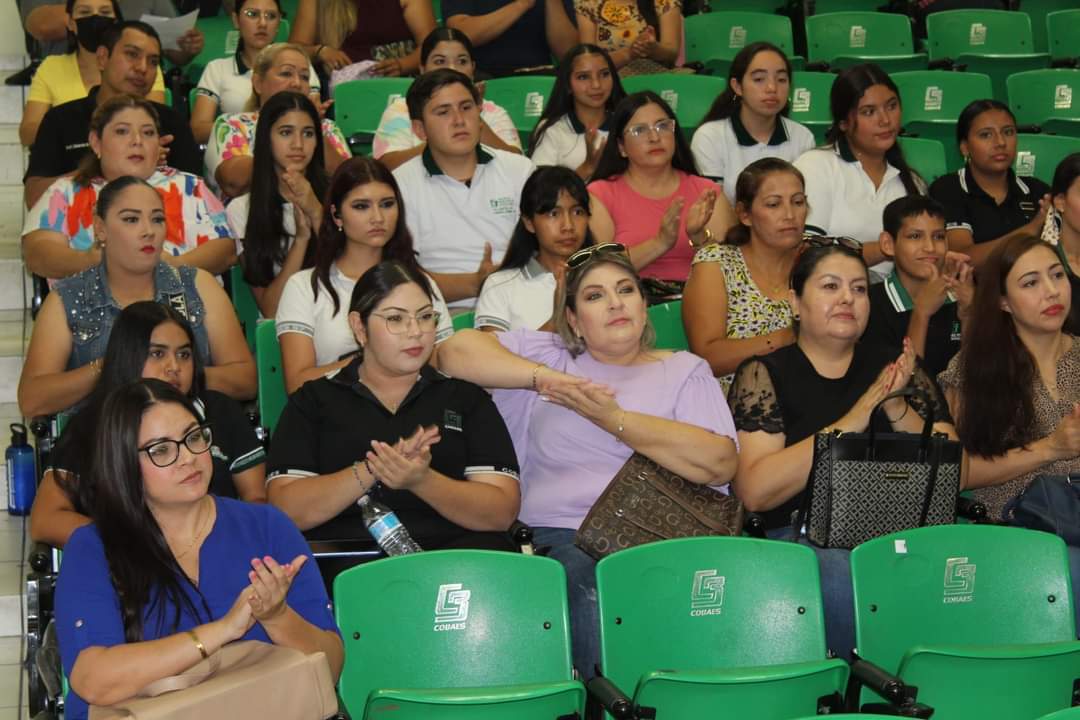 Hoy 21 de Septiembre 2023 el Plantel 115 San José de Ahome estuvo presente en la plática, conferencia de Bienestar Para la Paz 🕊️💚🤍
#cobaes115 #CobaesNoticias #COBAES 
@CobaesSinaloa @CobaesZona01