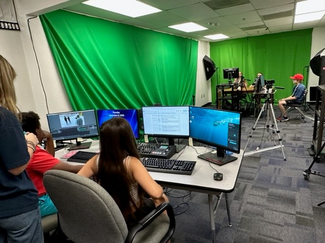 DCMSSUSD's tweet photo. ���� Check out how hard our DCMS Video Production students are working to keep everyone informed with the latest announcements, good news, and school happenings! 🎥 We are so proud of all their hard work – it’s inspiring! 🤩 #DCMSProud #VideoProduction #HardWorkPaysOff https://t.co/m4CUBlT1pD