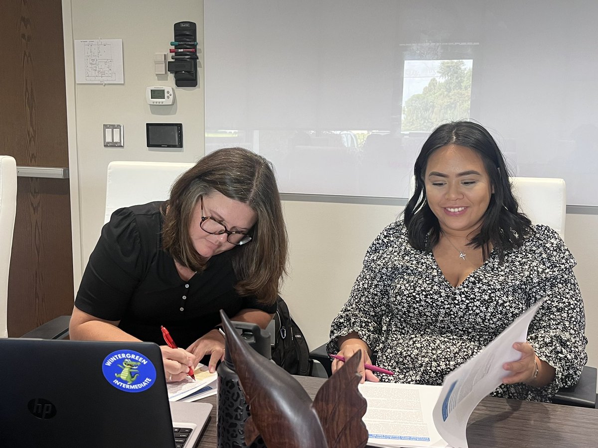PCS_AVID's tweet image. Our middle school @AVID4College elective PLC met this afternoon to refresh their knowledge on focused notetaking and learn more about how to use Major Clarity to support opportunity knowledge portions of our curriculum. #AVIDmindset
