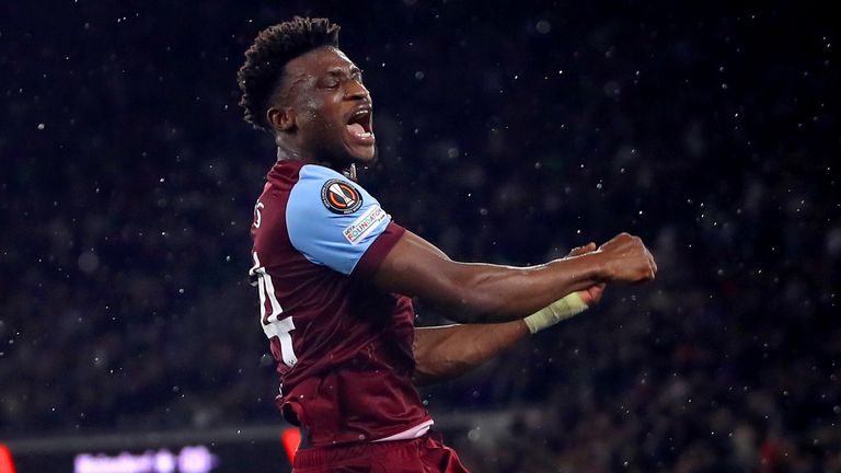 TGoalpost's tweet photo. Mohammed Kudus has announced himself to the London Stadium! ⚒️
The Ghanaian bagged his first goal for West Ham United as the Irons beat TSC Backa Topola 3-1 in the UEFA Europa League! 👏
#TheGoalpostNews #WHUTSC #WHUFC #WestHam #WestHamUnited #UEL #EuropaLeague #Football https://t.co/aHwvwrmlND