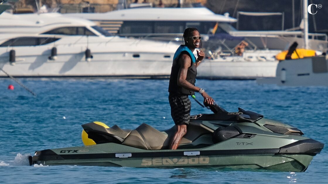 traplando's tweet image. Travis Scott LOSES iPhone in the Gulf of Mexico that's reportedly needed in astroworld case 😂