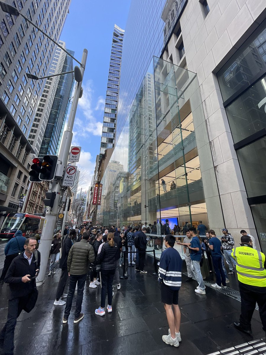 Nice lineup for the iPhone 15 release in Sydney 😊 #iphone15 #applesydney