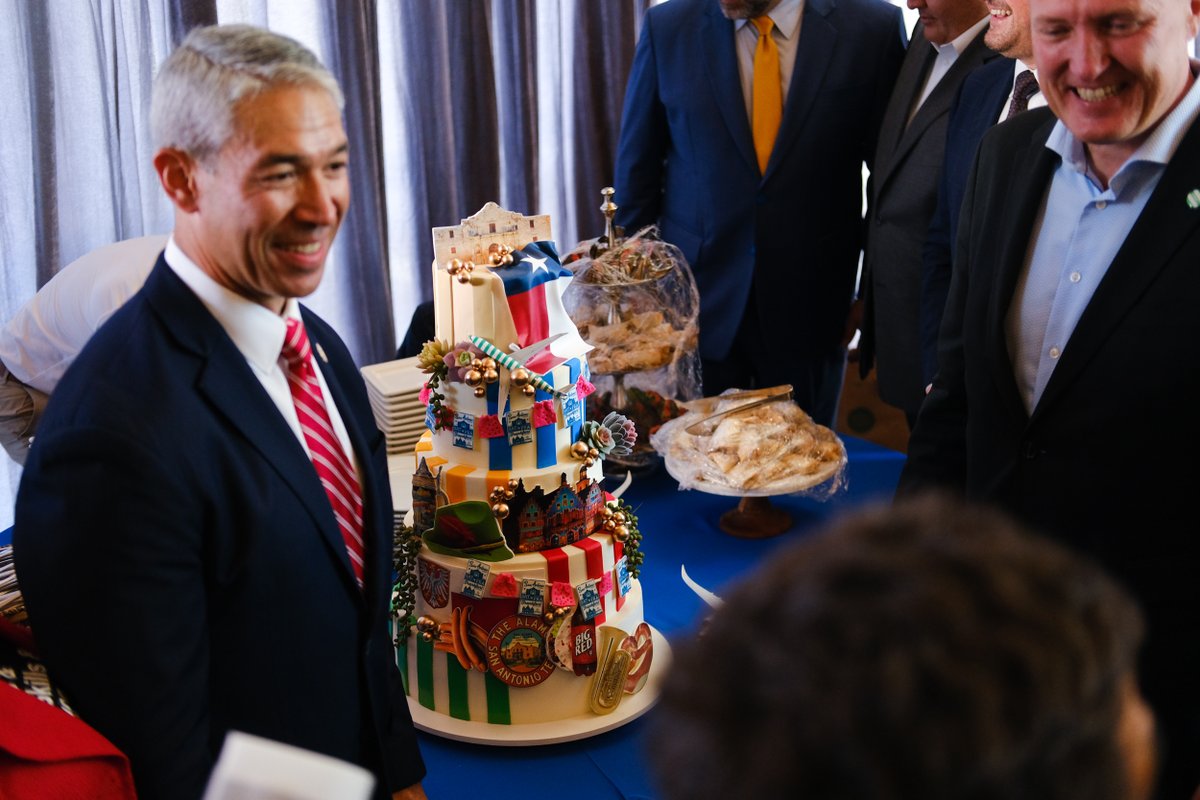 Ron_Nirenberg's tweet photo. Huge news for our city.

Today, I joined @SATairport to announce our first non-stop flight to Europe with direct service to Frankfurt, Germany starting May 2024!

This is just the beginning. https://t.co/tEYq0w5RIp
