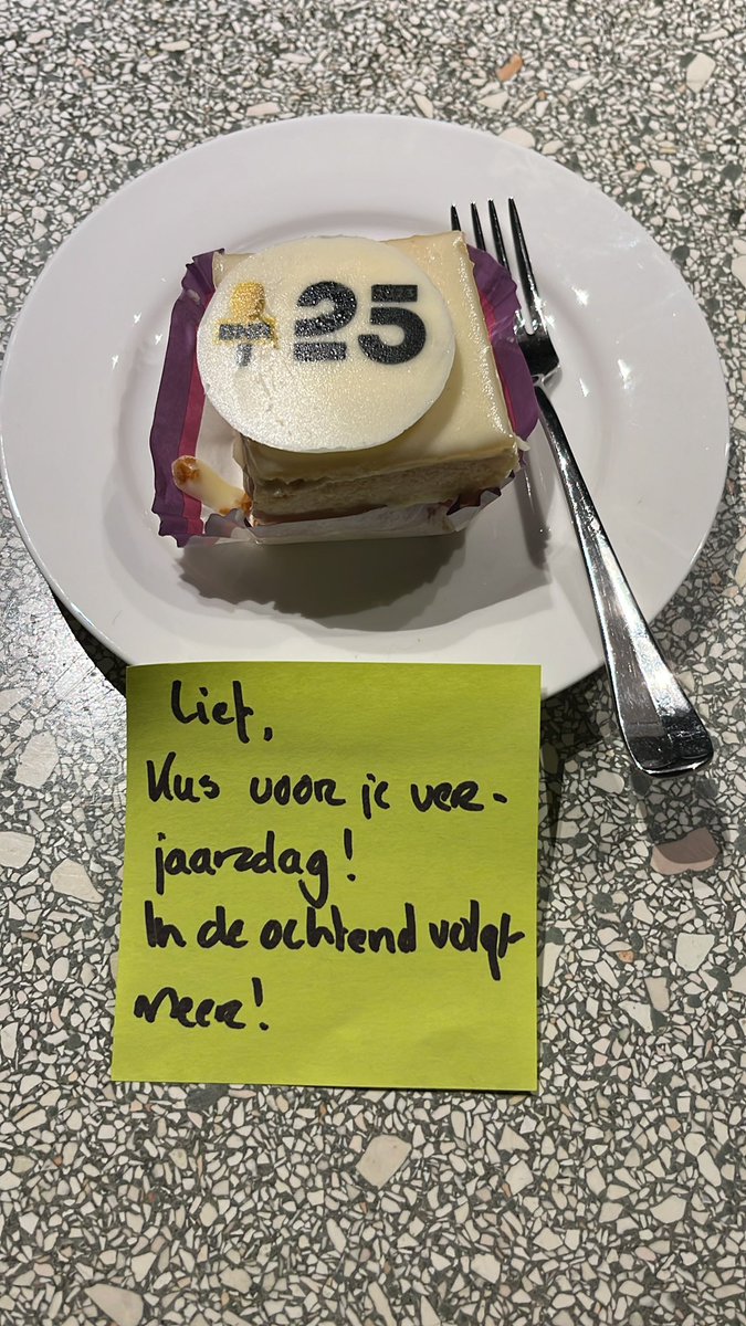 koenderegt's tweet photo. Als je thuiskomt na een late dienst en het is 22 september. #liev https://t.co/9YbrkwrC0v