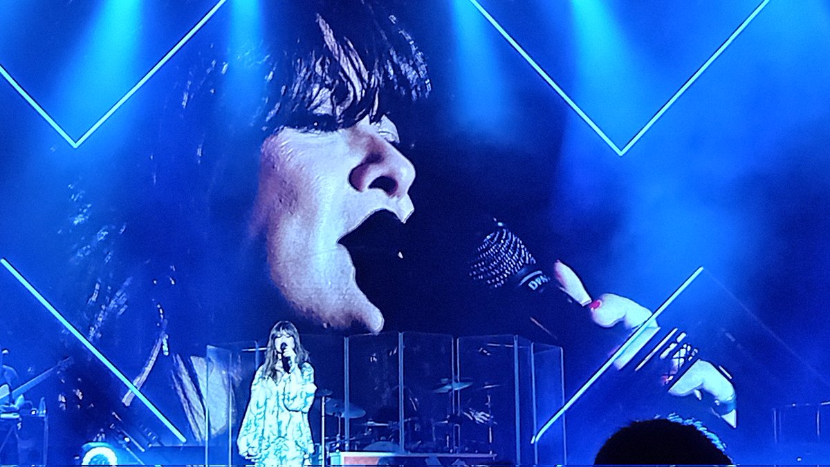 triunf13's tweet photo. Tu verdad es más absoluta que tu perfil. Feliz,y con el alma ensanchada y libre tras tu concierto de esta noche en Oviedo.
A disfrutar de la Sidrina!

@vanesamartin_ https://t.co/QLa9AyeqiG