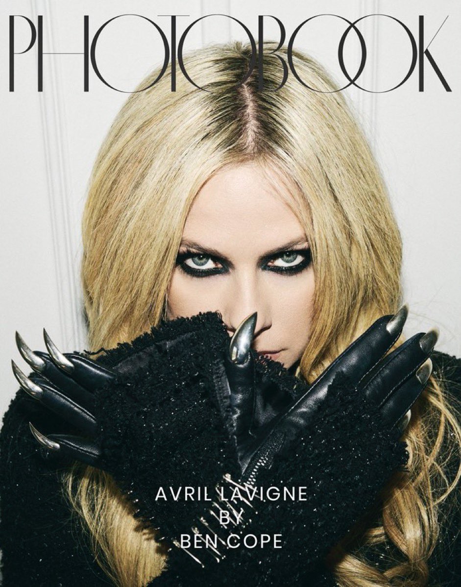 AvrilLavigne's tweet photo. PhotoBook Magazine 🤍

https://t.co/g8AxTYQRbY https://t.co/yJMNh7AG8S