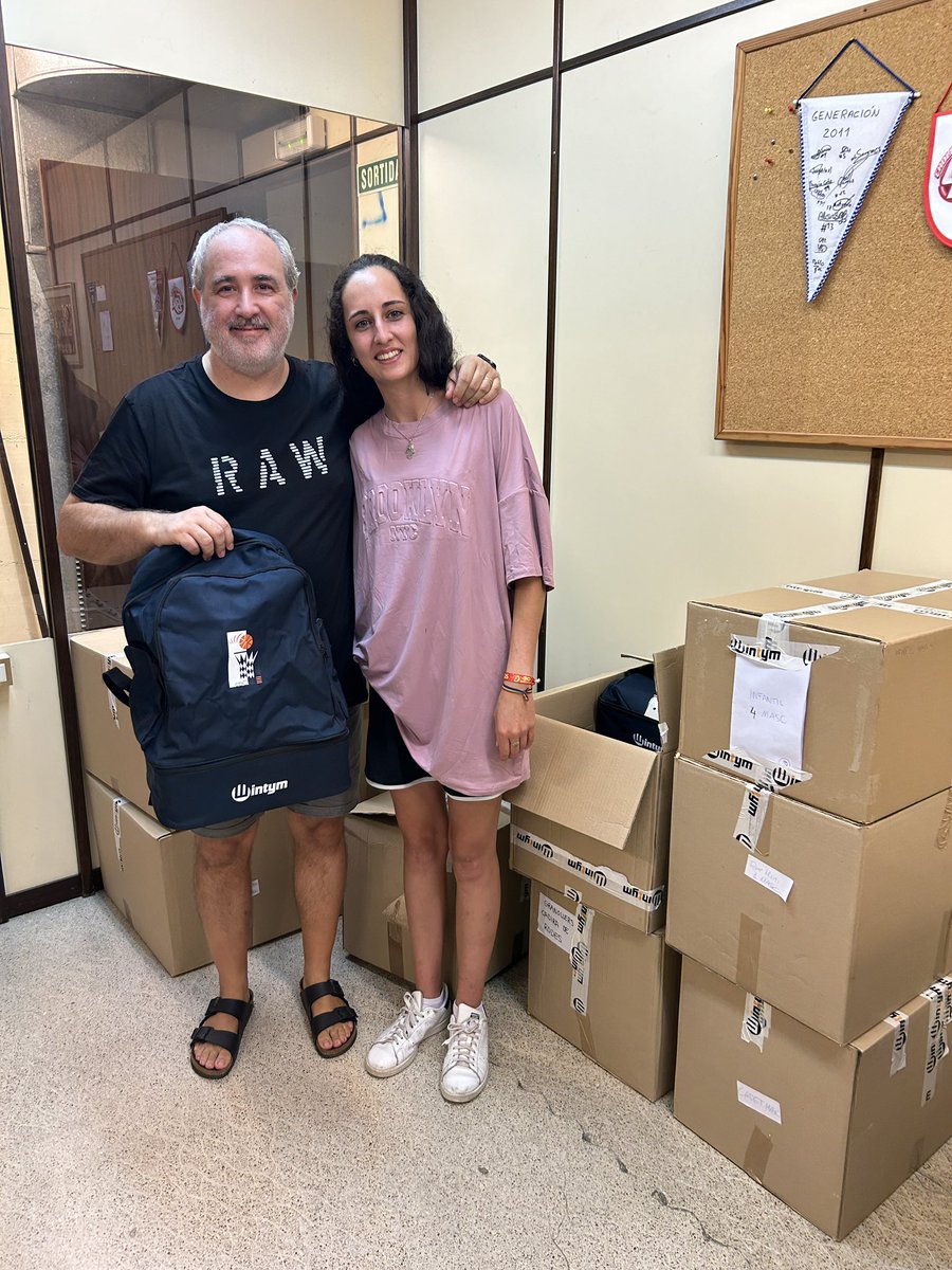 Avui han arribat les equipacions de la temporada 23-24 amb Wintym
🔥 Comencem la temporada amb moltes ganes
#somcbg <a href="/Wintym__bcn/">Wintym</a>