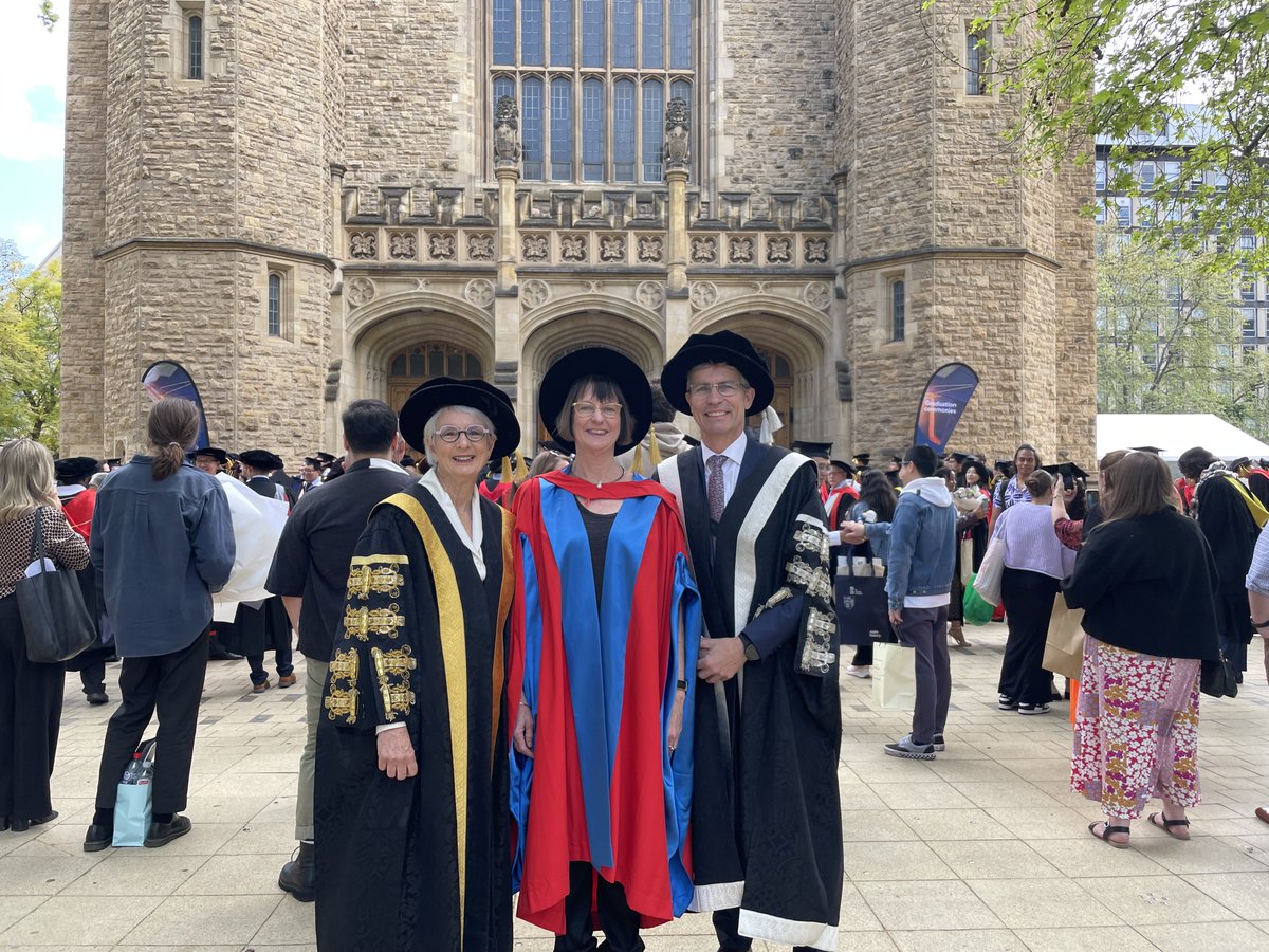 Very honoured to receive an honorary doctorate from @UniofAdelaide - Doctor of the University & to give the address🎓 It was wonderful to receive this recognition from my alma mater where my research career began🥂🎉

@Science_Academy @ausphysics @ouranu @ARC_OzGRav @WomenSciAUST