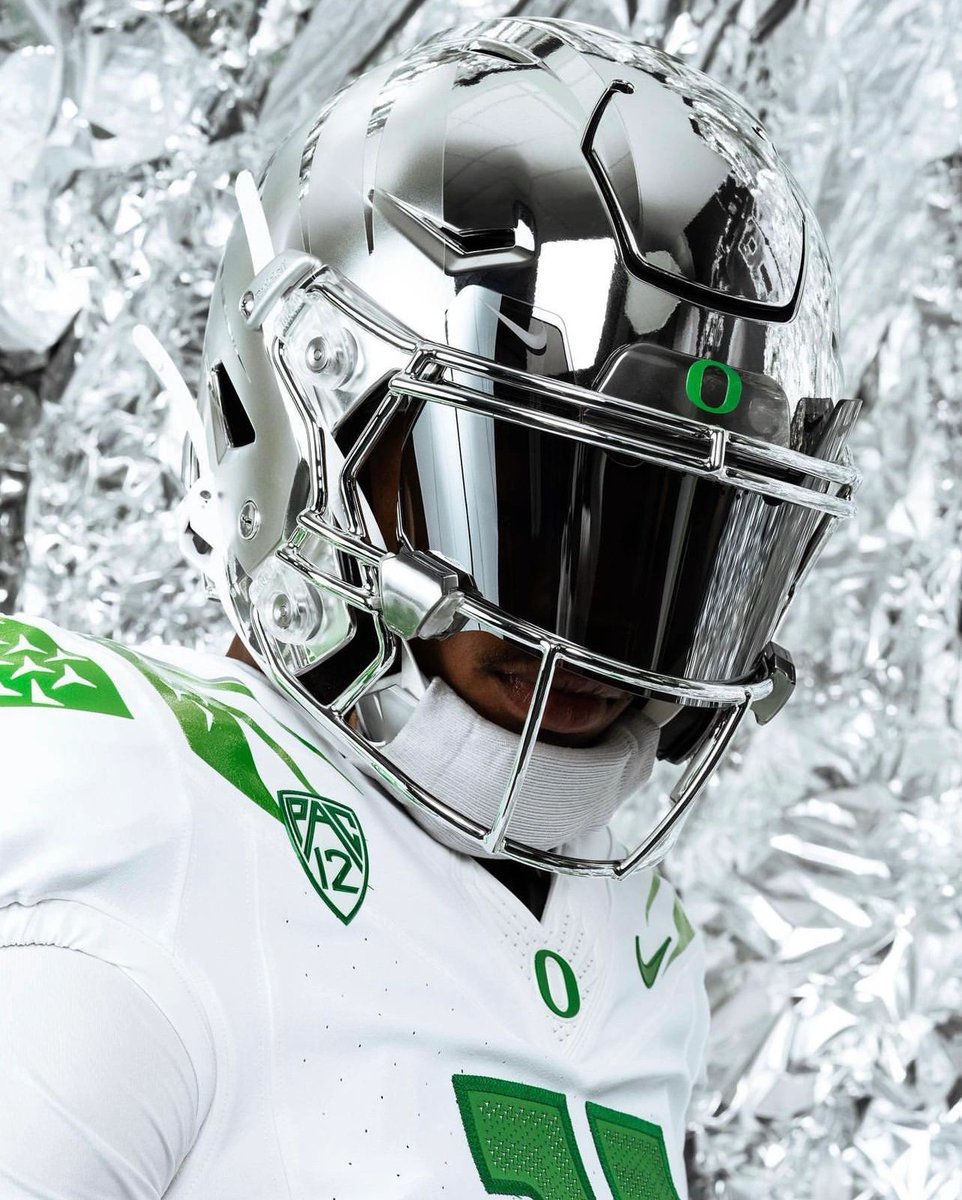 lisha0104's tweet photo. Whose helmet is so cool! So it's our school ❤️‍🔥 #Draft #Offense #Defense 
#WideReceiver #RunningBack #Quarterback #Touchdown #Football #SuperBowl #NFL #Rugby #BroncosCountry #NCAA #love #instagood #photooftheda #fashio #beautiful #happ #cute #tbt #followme #picoftheday https://t.co/7nUIgRnFXZ