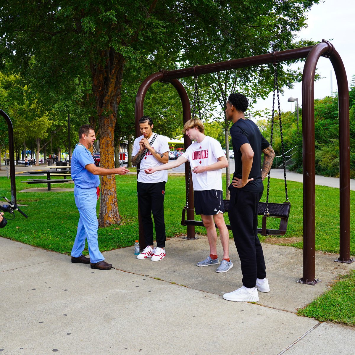 LouisvilleMBB's tweet image. 502 Fly By at the Big Four Bridge ☑️

Keep your eyes peeled and your notifications on, Card Nation! You never know where we might be next 🤫

#GoCards
