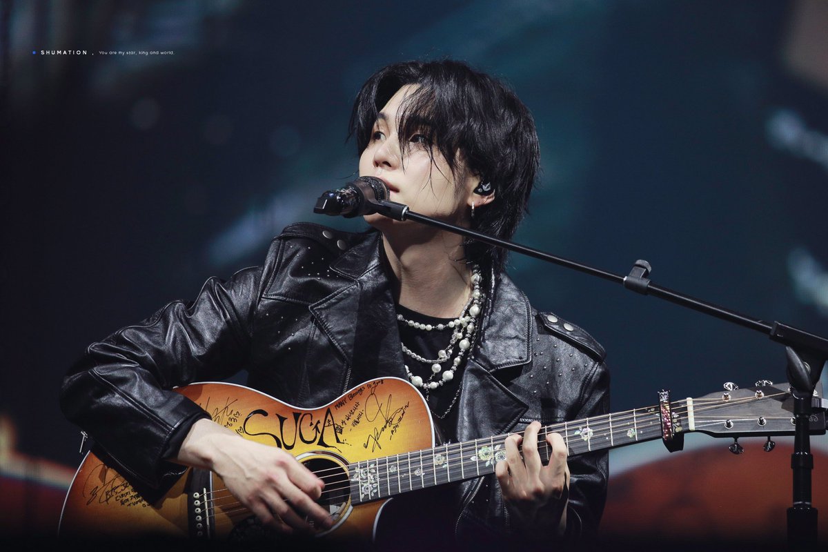 YoongiRaa29's tweet photo. Yoongi, Min Yoongi.. 

Tak banyak kata yang bisa terucap untuk aku ungkapkan betapa bersyukurnya aku karena telah menemukanmu.. 

Segala hal pahit dan sakit sirna, saat senyummu menyapa duniaku, semudah itu bagimu untuk membahagiakanku.. 

Ya Min Yoongi, seperti lirik indah dari https://t.co/hlGHxBWQx9