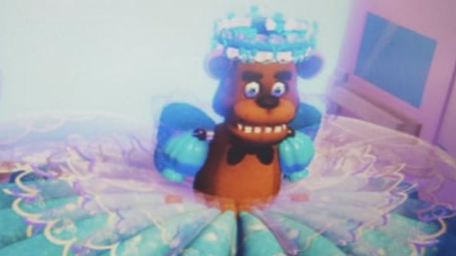 McQueenRH's tweet photo. you wake up and freddy is at your front door and wants 10000 royale high diamonds! 

did you survive? 👀 https://t.co/XvEj8D9rbm