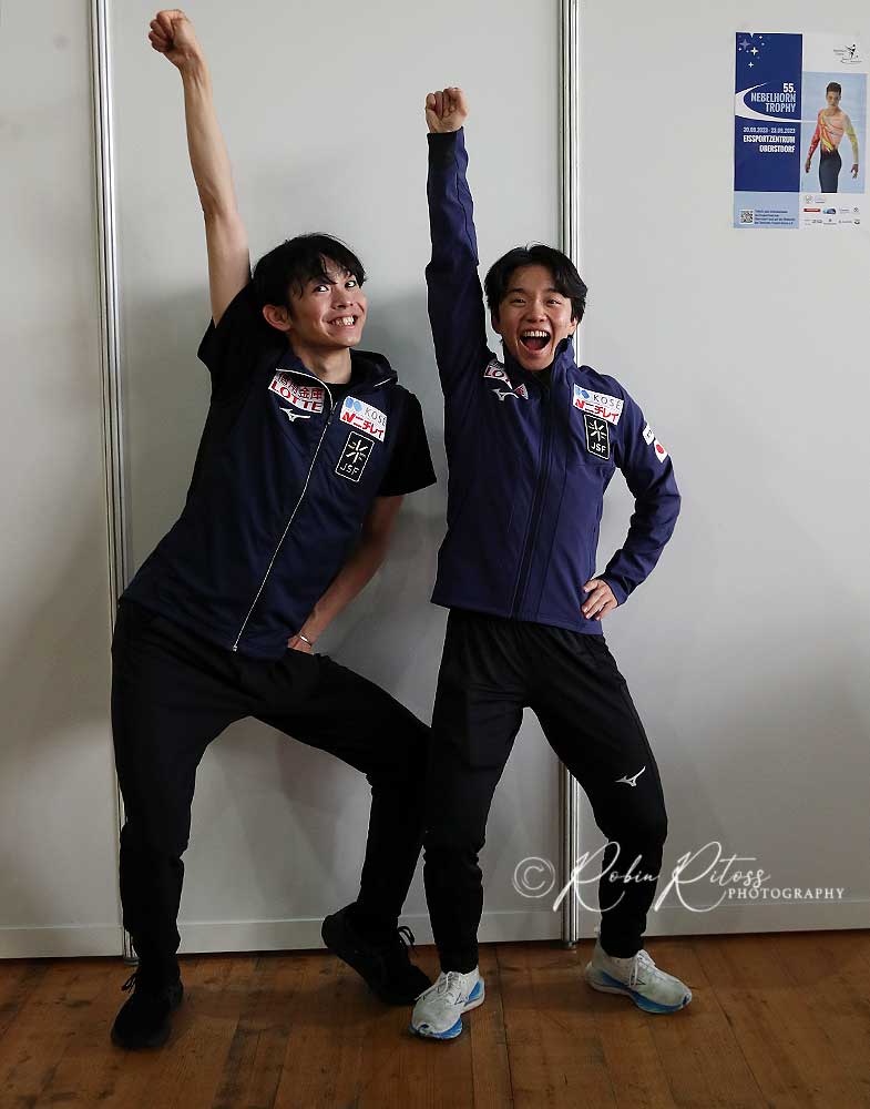 A fun photo of Koshiro Shimada and Kazuki Tomono after the short program at Nebelhorn Trophy! #NebelhornTrophy