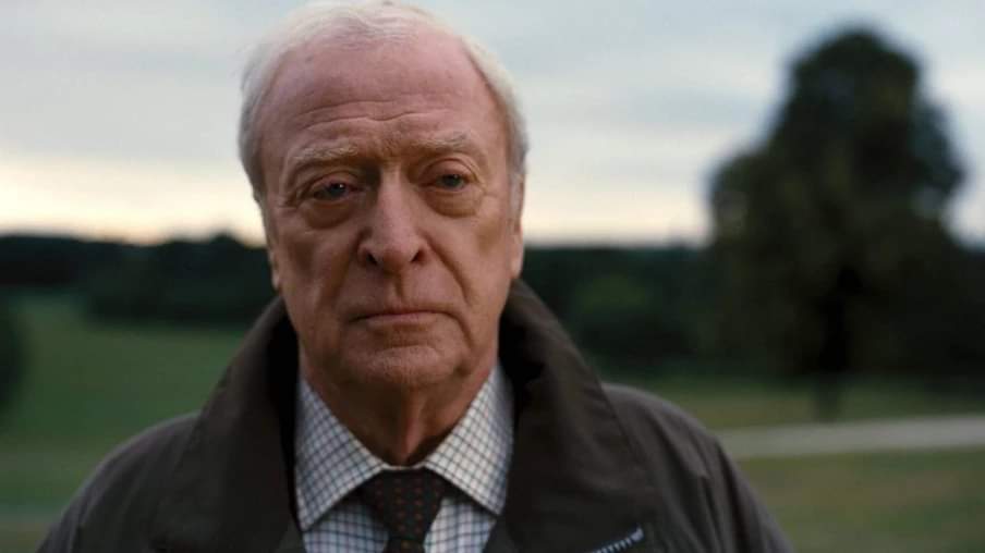 vipseriesbr's tweet photo. Michael Caine diz que está praticamente aposentado:

“Tenho 90 anos agora e não consigo andar direito e tudo mais. Tive a melhor vida possível que poderia ter imaginado.” https://t.co/avfn280szP