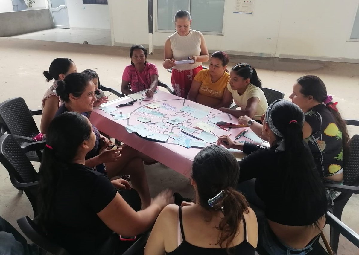 ONUMujeresCol's tweet photo. #CuidadosParalaPaz 
Día a día avanzamos por la paz. 🕊
Con el proyecto 'Cuidados para la paz. Somos para la vida' avanzamos junto a @UNICEFColombia y
@LIMPALCOLOMBIA promoviendo la igualdad y la convivencia.
Lee la historia completa aquí 👇
https://t.co/xGmUsk4U2Z https://t.co/rVKoJIgXXk