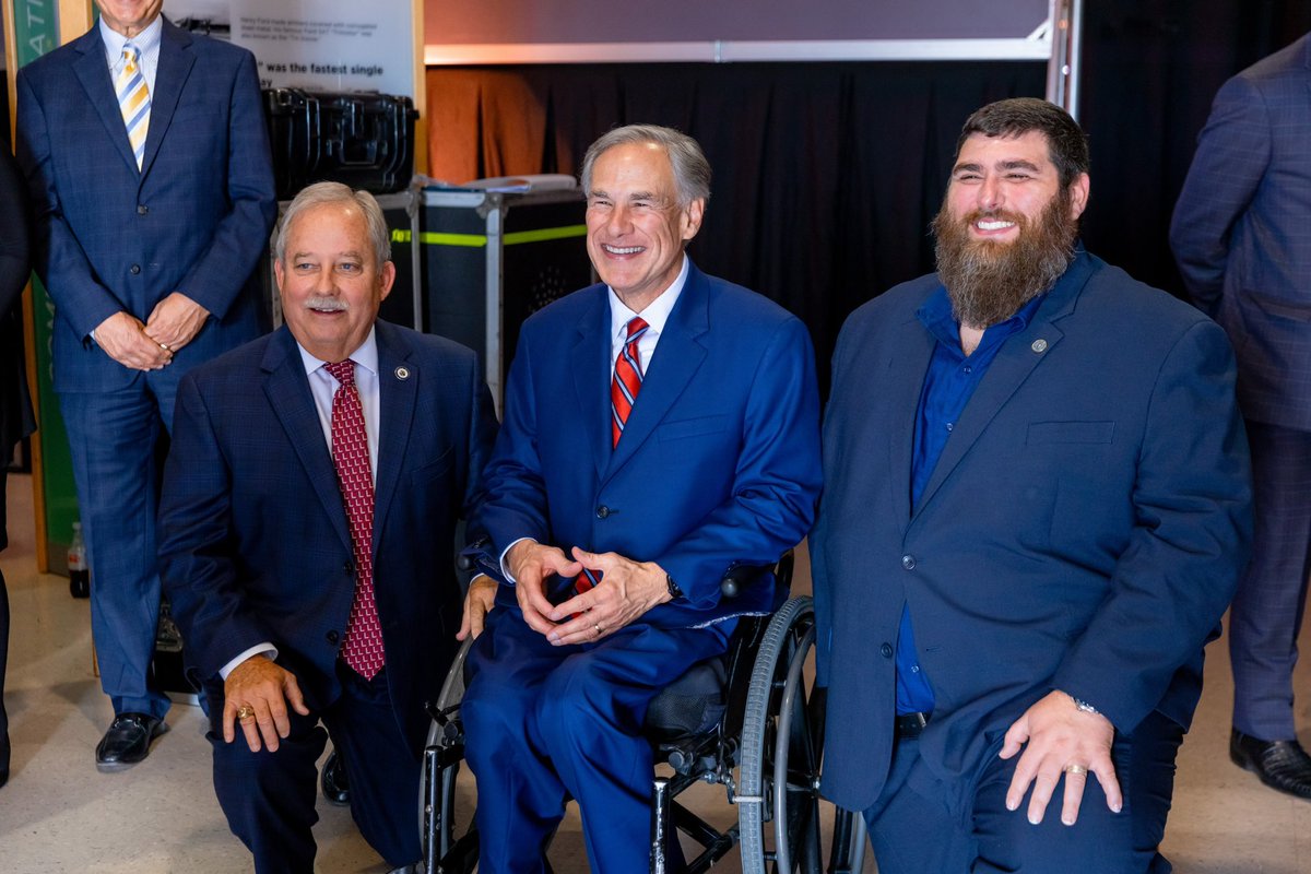 GovAbbott tweet picture