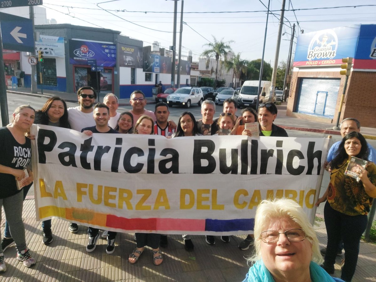 Conversando con vecinos y comerciantes de Alto Alberdi, entregando las propuestas de <a href="/PatoBullrich/">Patricia Bullrich</a> y <a href="/luispetri/">Luis Petri</a>. Gracias por acompañarnos <a href="/ArielaSzpanin/">Ariela Szpanin</a> <a href="/DiegoMMestre/">DIEGO MESTRE</a> y <a href="/juanbalastegui/">Juan Balastegui</a> #EsAhora 🇦🇷.