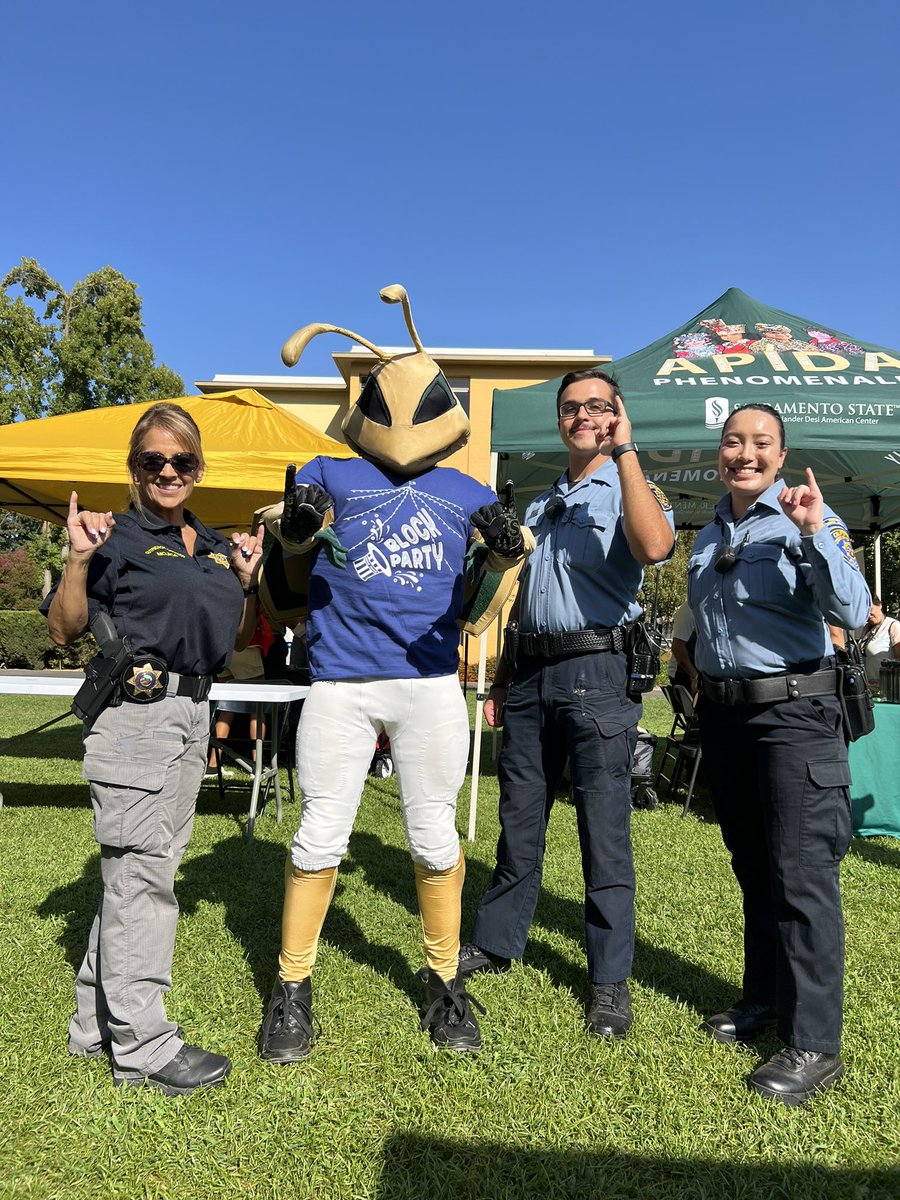 sacstatepolice's tweet photo. We will be at the Northvillage Block Party until 6:00pm today !
Come stop by to get SWAG and check out our booth๐๐จโจ
#SacStatePD #northvillagesacstate #asistudents #sacstateasi #sacstatestudents #herkyhornet #sacstate #csus #studentengagement #sacramentocommunity #stringersup https://t.co/Czcvn2FfWA