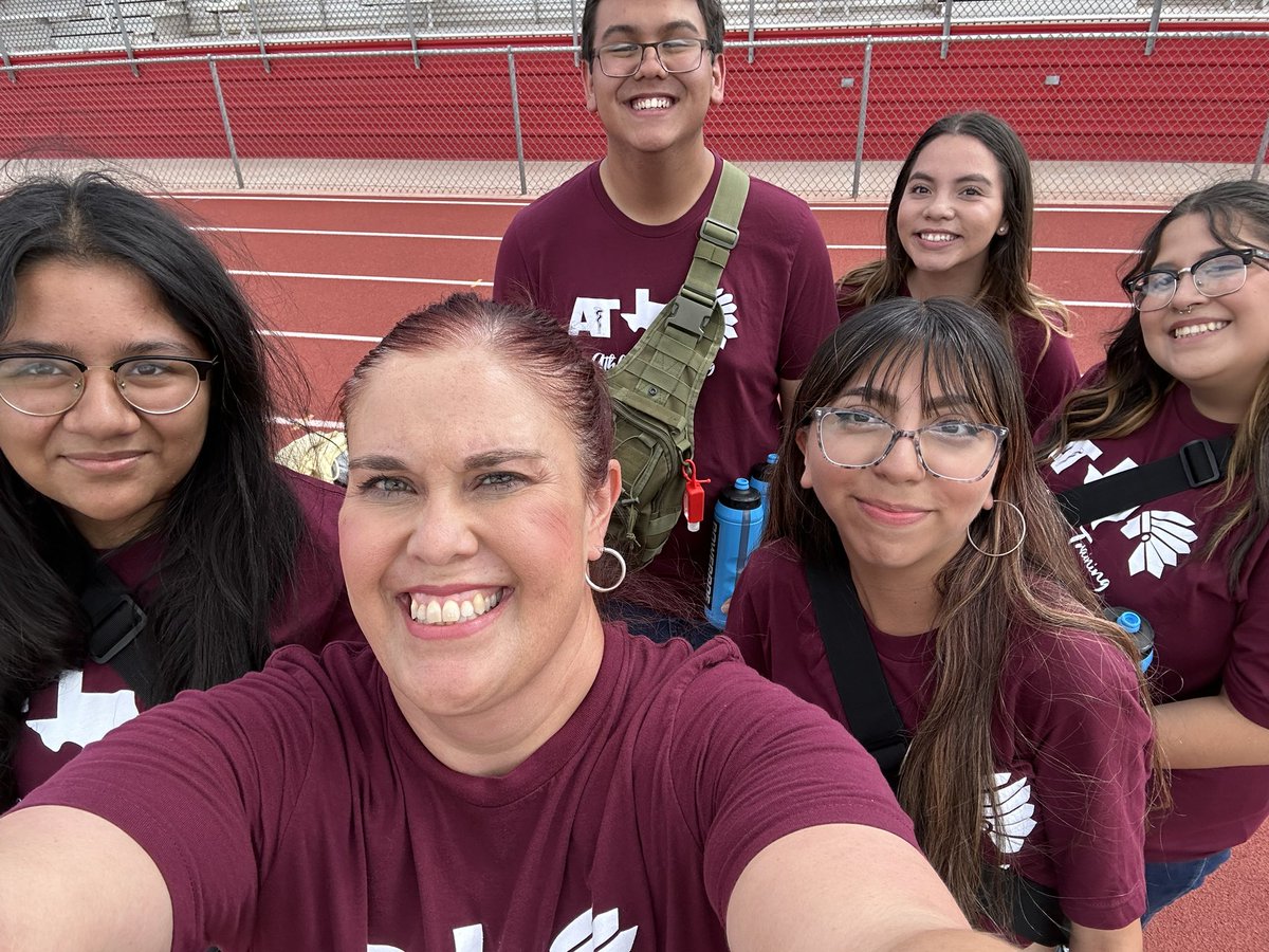 lianaarmijo's tweet photo. YHS Athletic Training keep our boys hydrated in Van Horn, TX. 🏹❤️🏈 https://t.co/ey89OsGIXZ