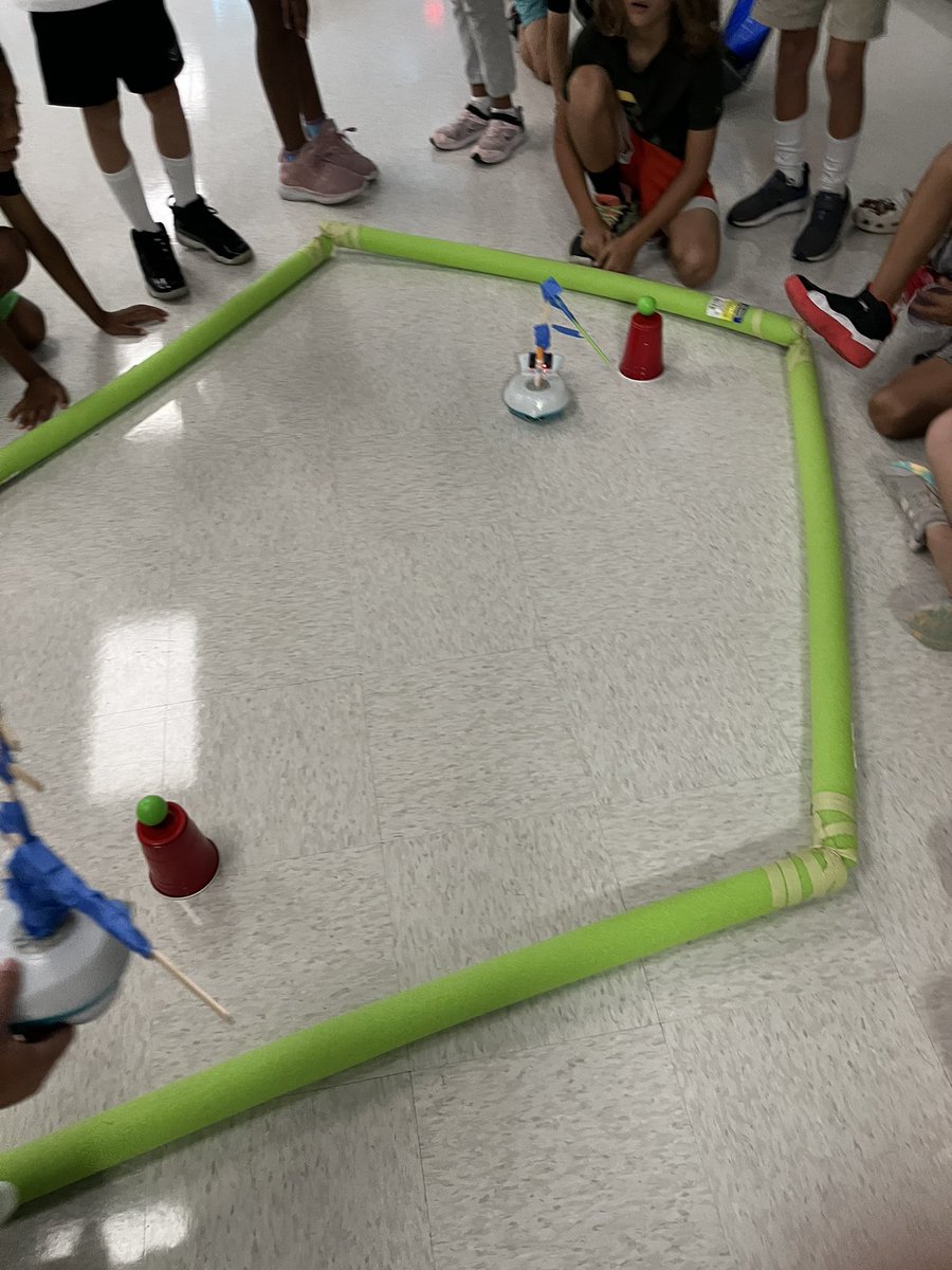 lizandjerm's tweet photo. @birdbraintech @microbit_edu @bobbistarlin @starkeyranch_k8 @PascoCTAE 
4th graders competed in a finch jousting battle! Students coded and debugged their programs to win! #engagedlearners #problemsovers #worldchangers #Iteachcode https://t.co/Crfrnxkp3C