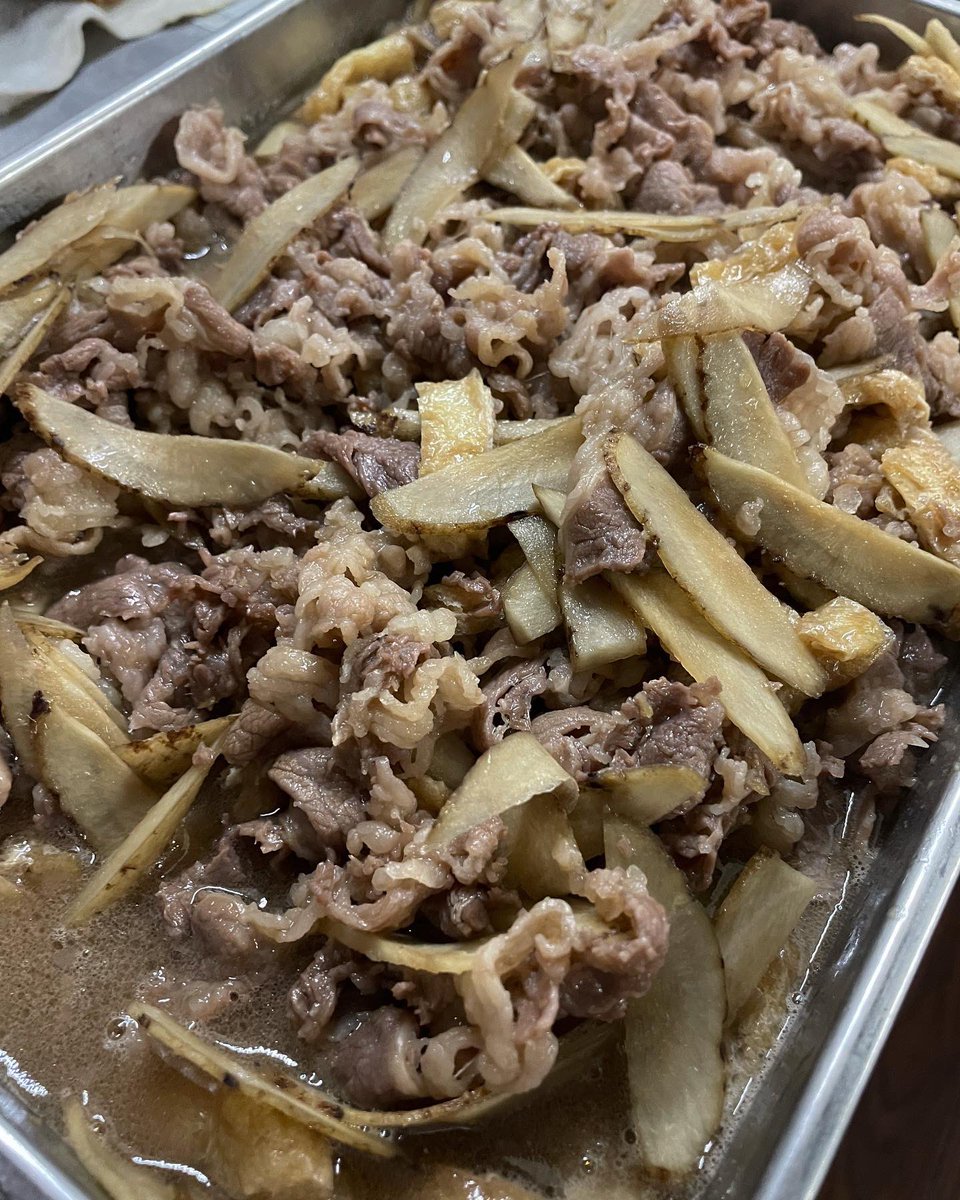 SakamotoUdon's tweet photo. 肉の脂とゴボウの香りが出し汁に溶け出してたまりませんよ〜😋

個人的にはこちらがオススメ！
ぜひお試しくださーい❤️

#手打ちうどんさかもと #さかもとうどん #うどん #肉ごぼううどん #肉ごぼう #羽村市 #羽村 https://t.co/c1ofEdibPw