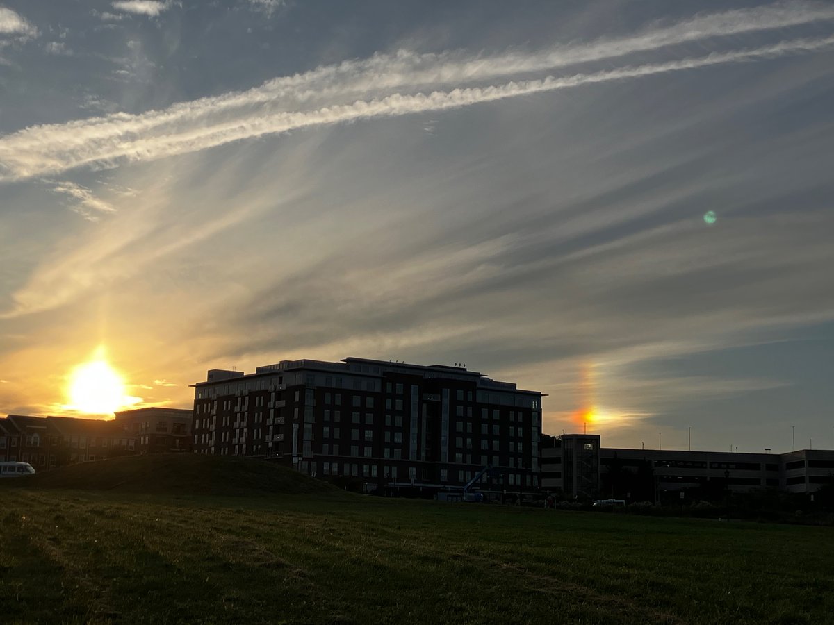 gustrow's tweet photo. @capitalweather what was that weird Sun set effect today? I took this picture at around 6:36pm from Fairfax. It was visible from i66 too https://t.co/rmKDOrQoZY