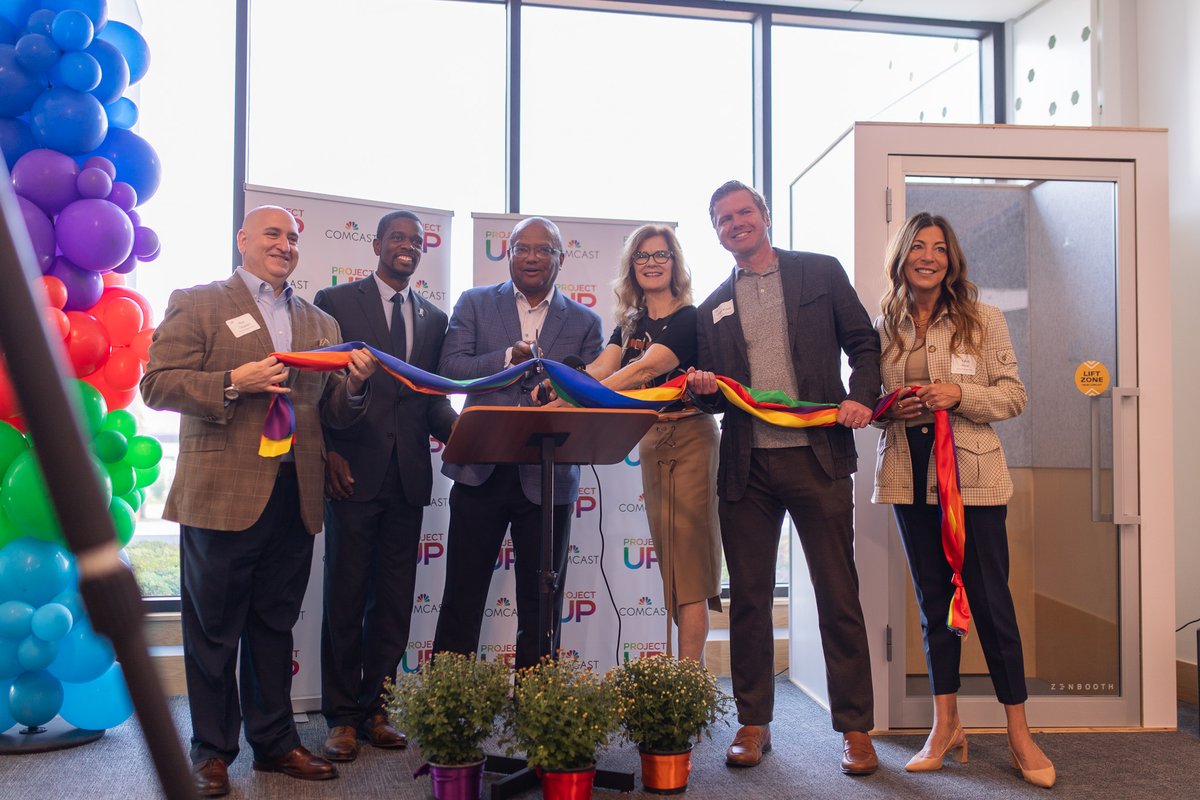 SPACC's tweet image. What an eventful day for St. Paul businesses! Today we celebrated Ribbon Cutting’s for both the unveiling of Comcast's Lift Zone and the revamping R.F. Moeller Jeweler! 

Congratulations on these amazing milestones! 👏

#ConnectingSTP