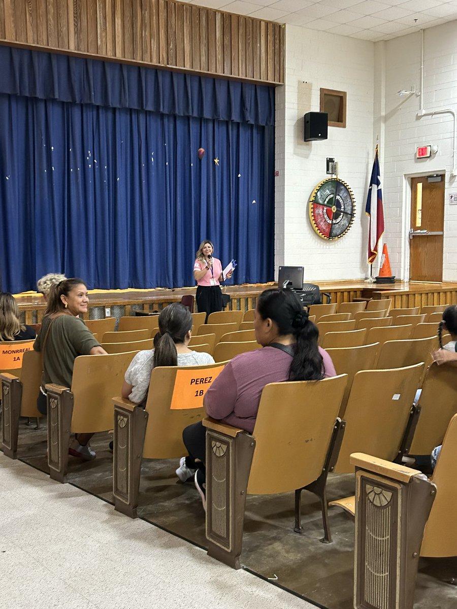 Brendapg44's tweet photo. First parent workshop focused on Eureka, Amplify, AVID,and classroom and school expectations!📚
Primer taller para padres enfocado en Eureka, Amplify, AVID y las expectativas que tenemos en el salón y en la escuela📚
@BlantonBruins
#TeamworkMakesTheDreamWork #firstgradestrong https://t.co/p3kulbP3yh