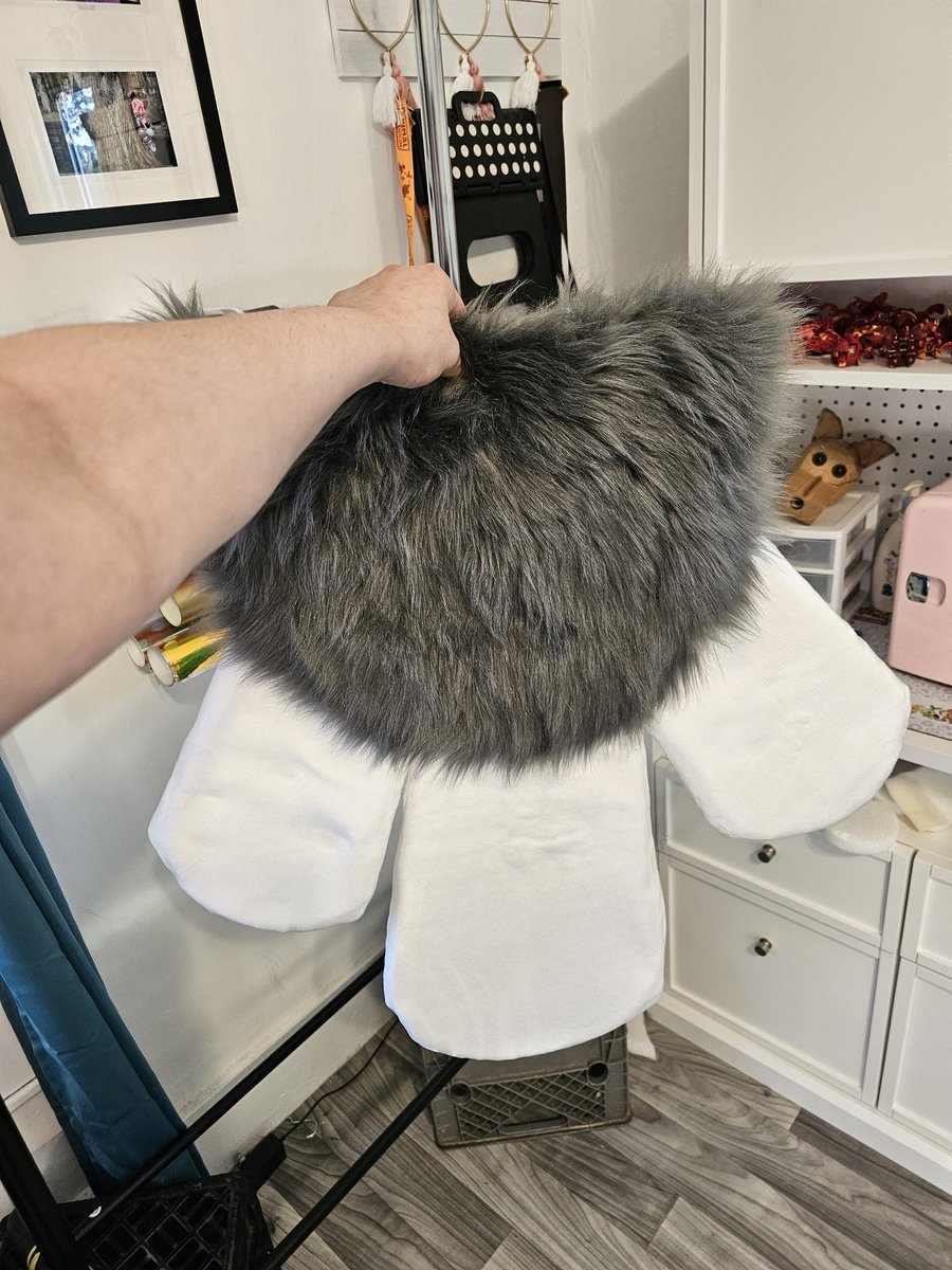 FullFur's tweet photo. Almost done a bird tail for a partial, and finished some colorful handpaws for a fullsuit the past couple days! https://t.co/xqk02A1pOi