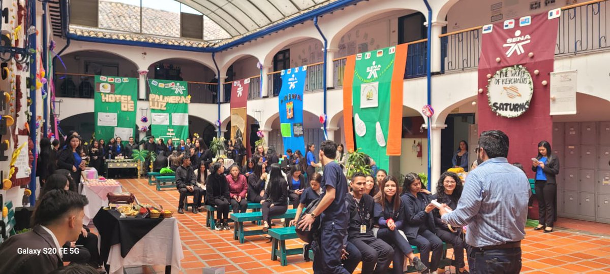SENABoyaca's tweet photo. Aprendices #CEGAFE  #Tunja realizaron Feria Empresarial en Inglés, denominada 1st Business Summit, allí se mostró los emprendimientos de los estudiantes vinculados al #SENA y los proyectos que estan trabajando al finalizar su formación lectiva empleando el idioma inglés. https://t.co/iHm2rcDt5Z