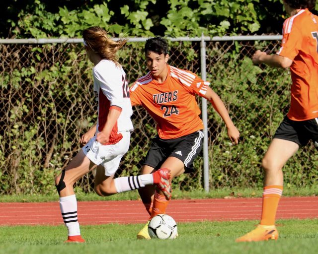 Croton Varsity Boys Soccer over Pawling 3-0. This team is only getting stronger as the season progresses! 💪⚽️🐅#pickingupsteam 😤
@FaMSportsVF @KDJmedia1 @rayteodora1 @DirectRays