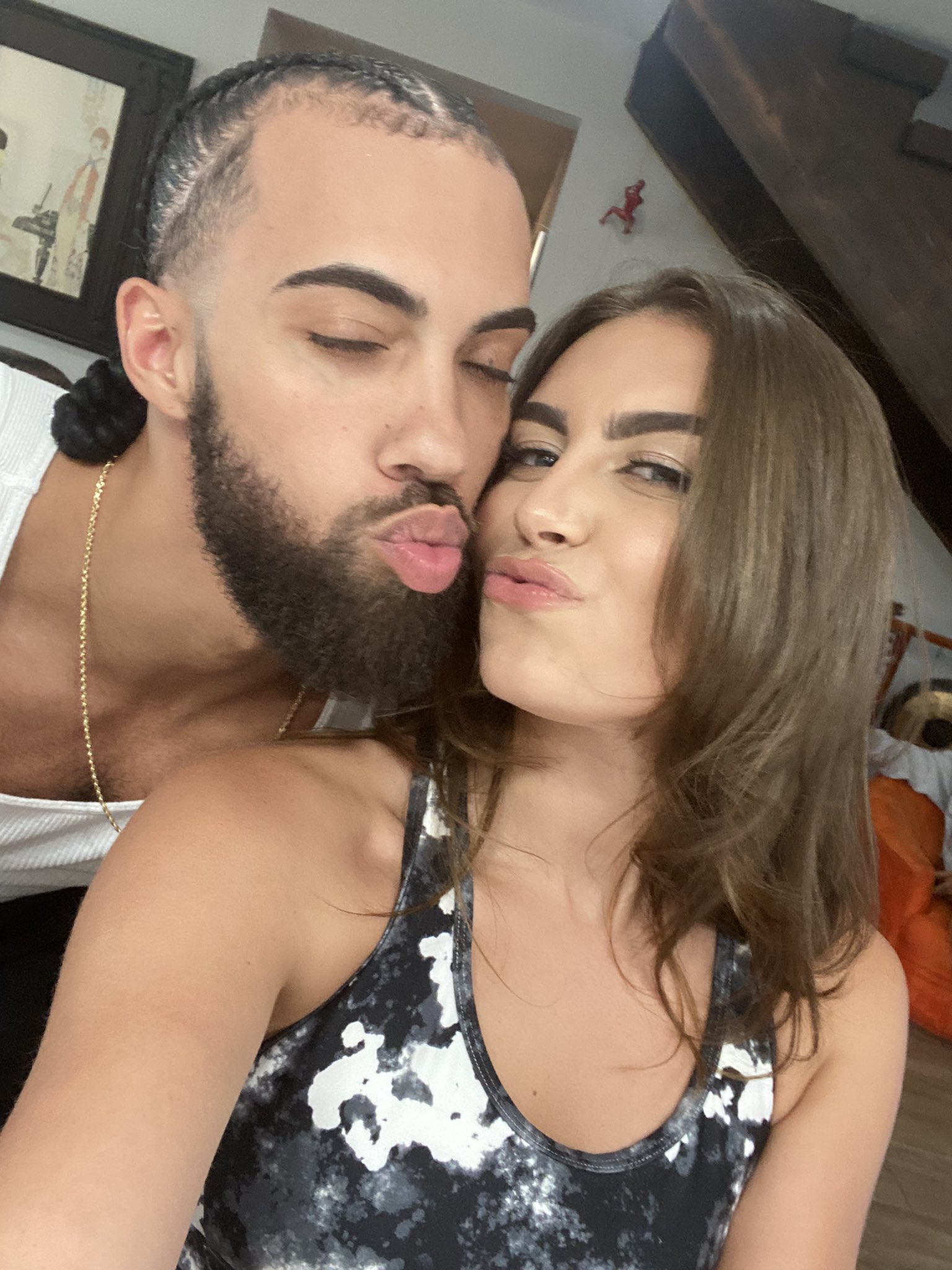 2 pic. got a quick workout in today with @jamesangelxxx for @mofosnetwork https://t.co/6j9NlijyhW