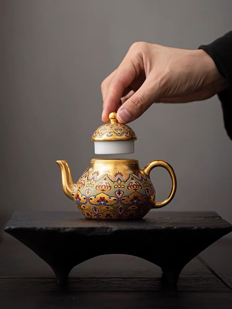 morimatea's tweet photo. It is a truly remarkable teapot for the tea enthusiast.
.
.
.
#handpainted #teaart #artist #chinastyle #teapot #teapotcollector #potlovers #tealoversunite #teaclub #gongfucha #delicate #elegantdesign #exquisite #amazingbeauty #charmed #fascinating #happyhours #morimatea https://t.co/T6QJbTu9JC