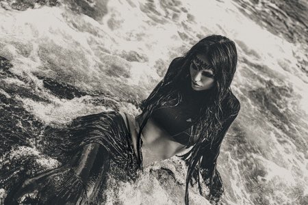 Darkness wanders the canvas blue
risen by nature’s rowdy brew
she of jinx & blackened runes
lovely & as cunning as a siren’s tune

Darkness fell from stormy skies
now #seaborne on quicksilver thighs
deep into the ocean tasty stew
to nature’s enchantress he is subdued

#SalemVerse