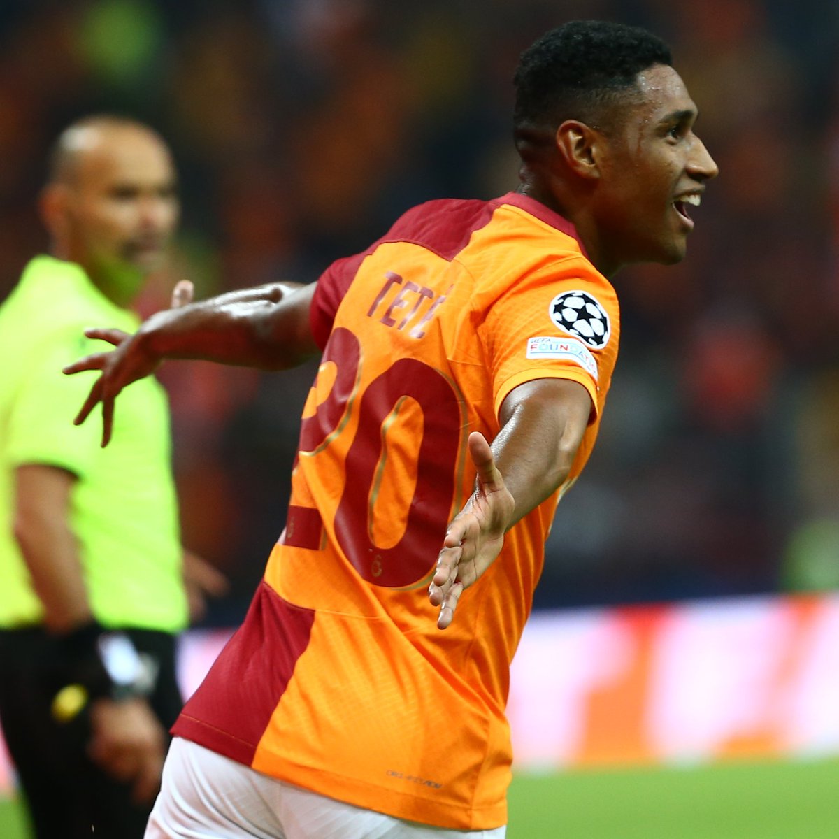 _samiyenhaber's tweet photo. Kopenhag kalecisi Kamil Grabara'nın yaptığı paylaşım sonrası Tete: "Takımını tanımıyorum bile. Ondan ağlara giden topu çıkarmasını istedim. Berbat bir kaleci." https://t.co/FbCJGbRznl