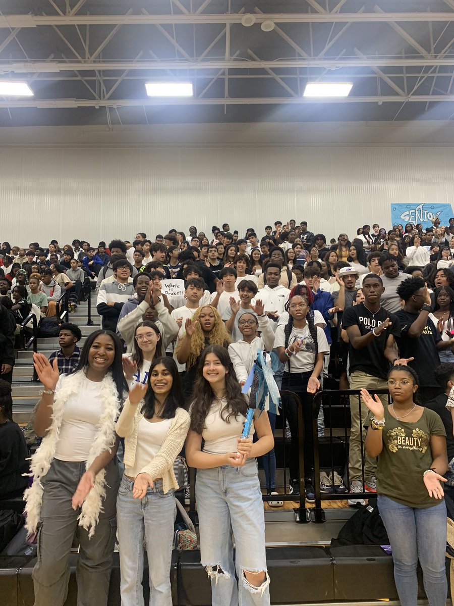 SharksSection's tweet image. Morning pep rally for tonight's football game: Shadow Creek Sharks vs
Pearland Oilers! Thank you to everyone who attended and showcased our school spirit with the theme, whiteout.