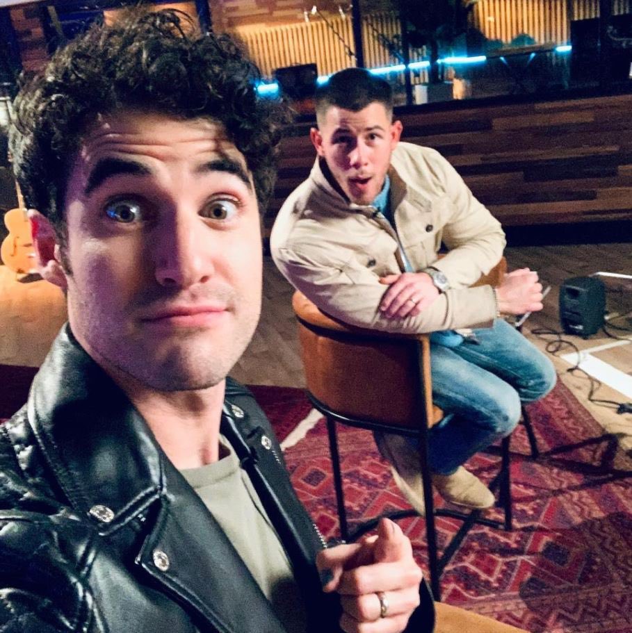 the jonas brothers brought out darren criss at their concert tonight? he really is the bonus jonas omg