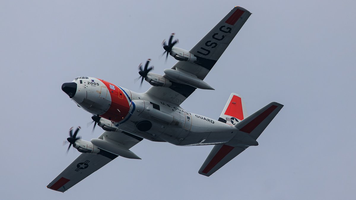 eos40is's tweet photo. 横田基地 08:12 RWY18↗︎
HC-130J 2005
U.S. COAST GUARD
曇天でもバリ目立つコーストガード🤩👋

#YokotaAB #C2005 #KODIAK https://t.co/SpFyfIVkjS