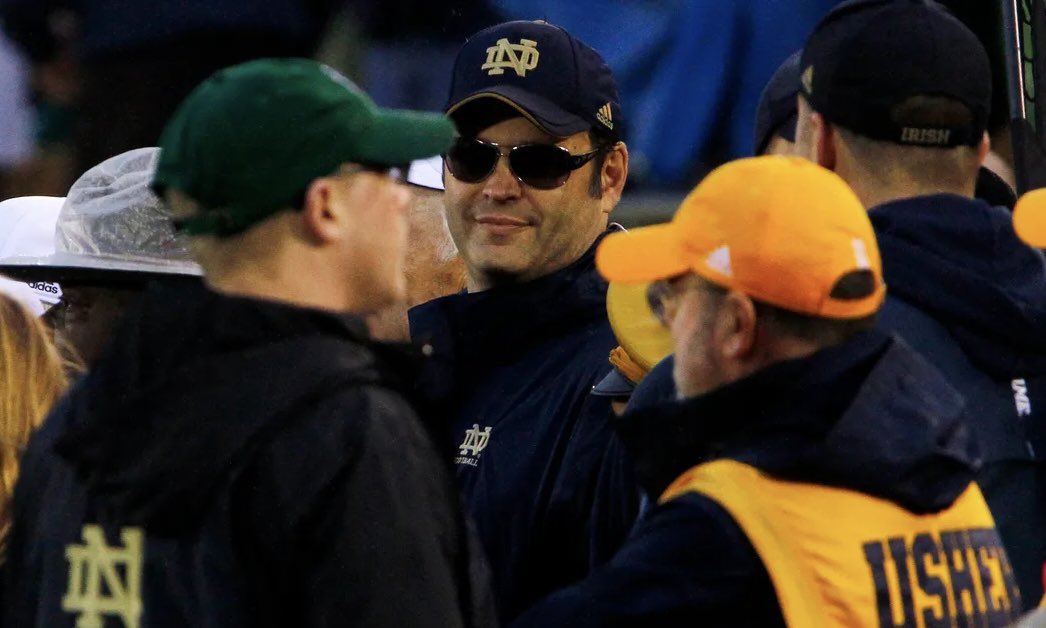 Insidetheirish's tweet photo. 𝗕𝗥𝗘𝗔𝗞𝗜𝗡𝗚: Celebrity actor Vince Vaughn will be the guest picker for ESPN’s @CollegeGameDay on Saturday!

#BeatOSU ☘️ https://t.co/VIL9LEBNgN